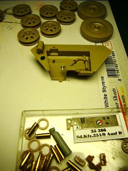 Click image for larger version

Name:	Sd. Kfz. 251.9 012.JPG
Views:	557
Size:	98.6 KB
ID:	7253